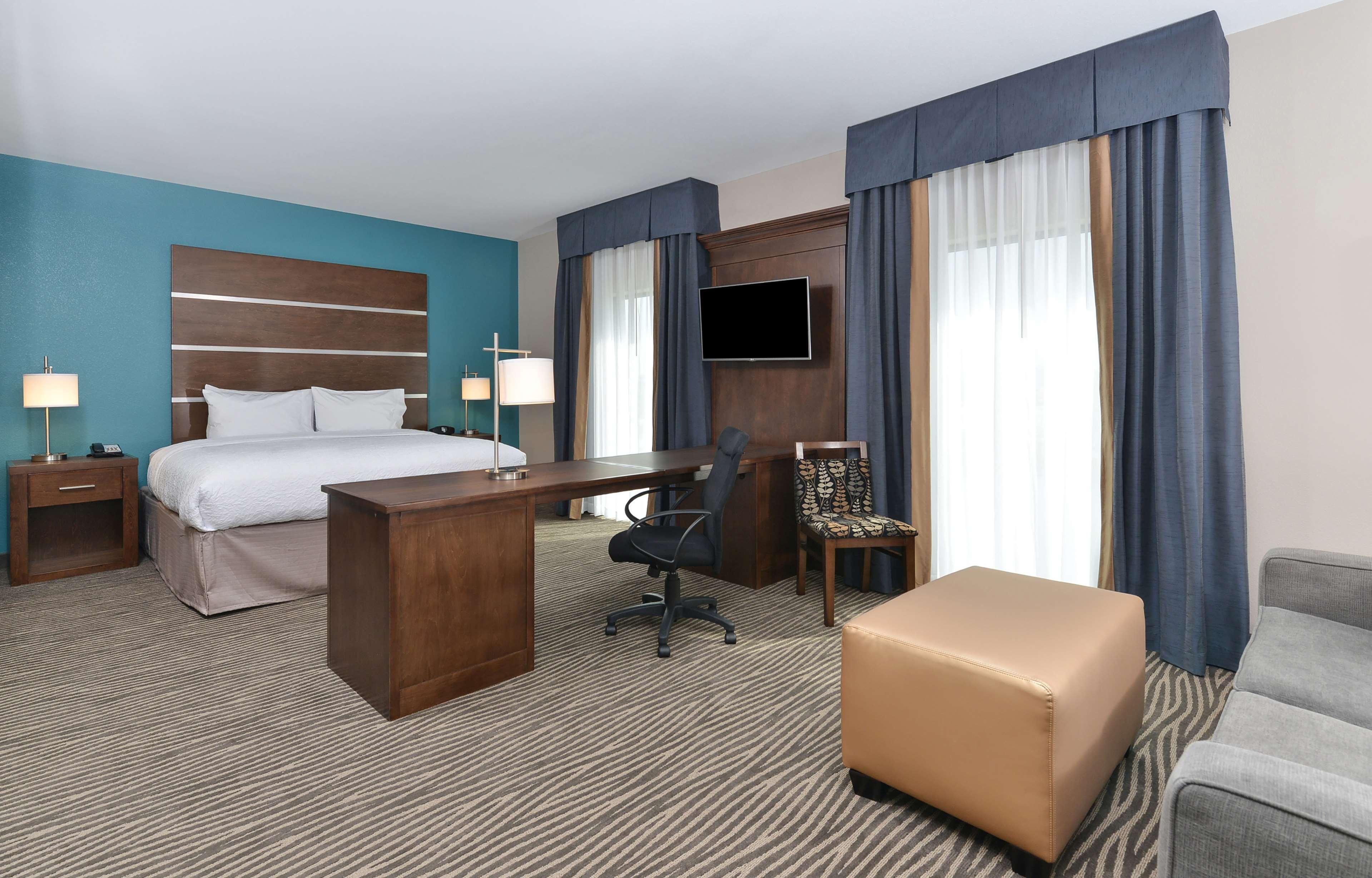 Hampton Inn & Suites Des Moines Downtown Exterior photo