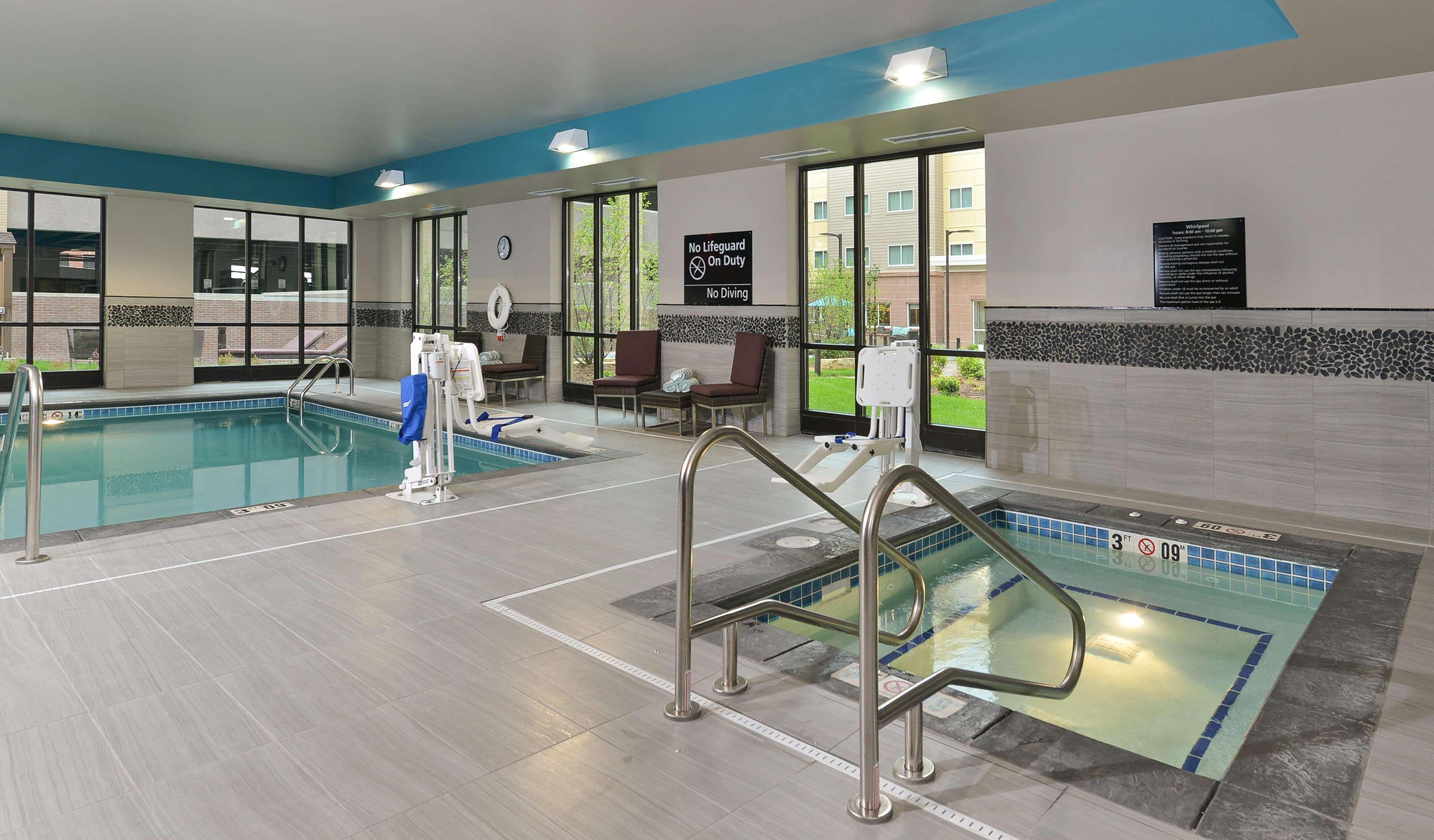 Hampton Inn & Suites Des Moines Downtown Exterior photo