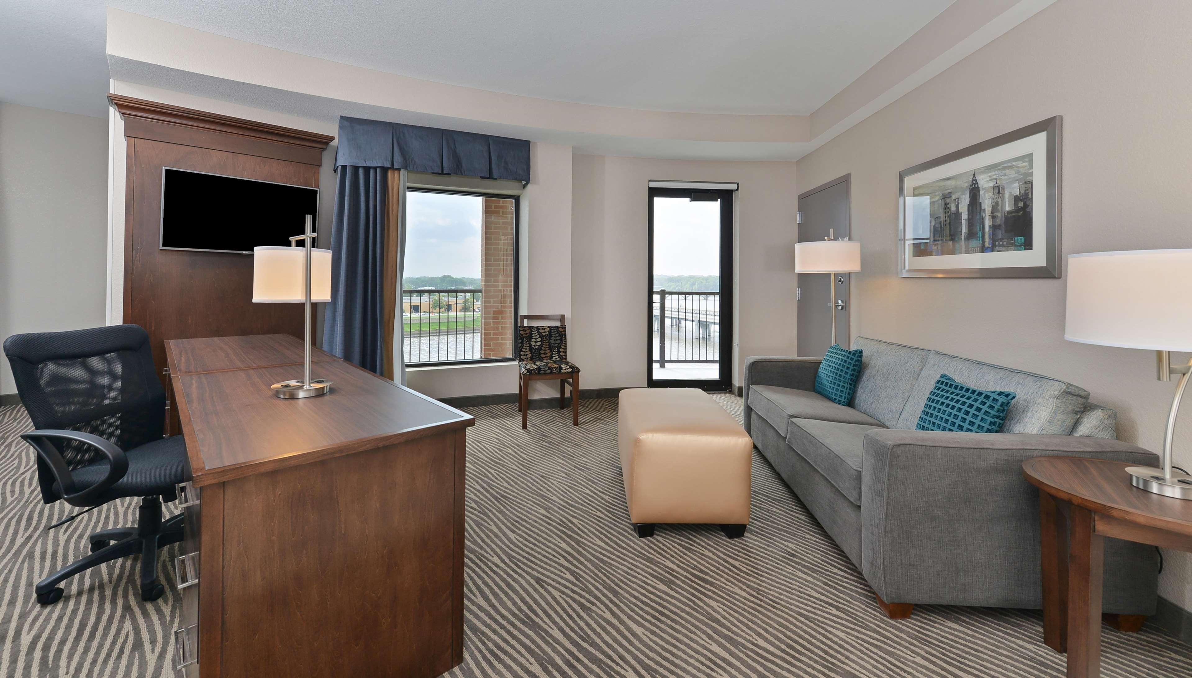 Hampton Inn & Suites Des Moines Downtown Exterior photo