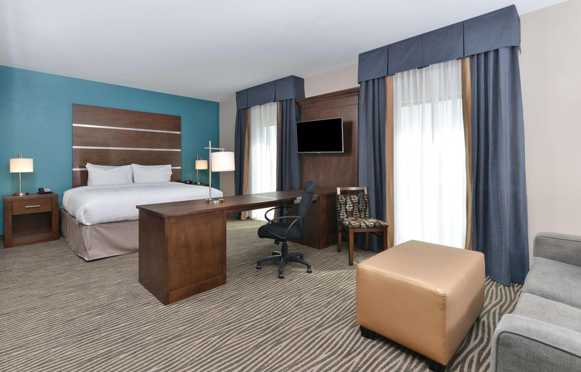 Hampton Inn & Suites Des Moines Downtown Exterior photo