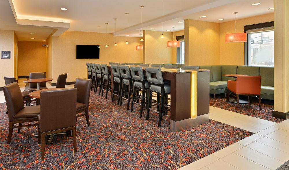 Hampton Inn & Suites Des Moines Downtown Exterior photo